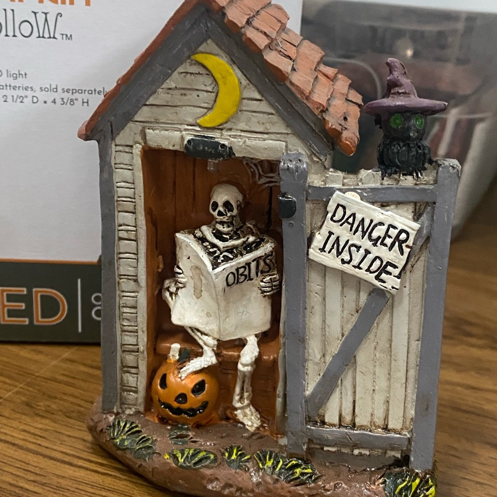 Pumpkin Hollow LED Outhouse Decor